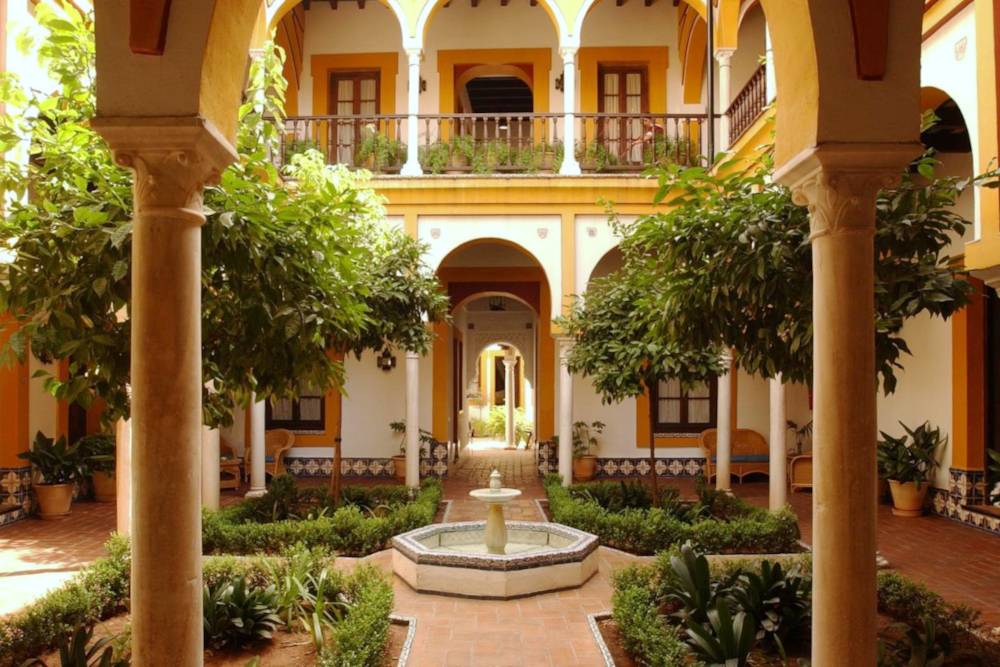 Hotel Casa Imperial patio interior Hotel Casa Imperial patio interior