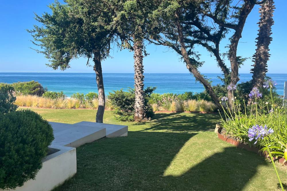 Jardín a pie de playa